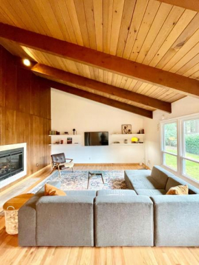 Midcentury Modern Gem - 3bd 2ba